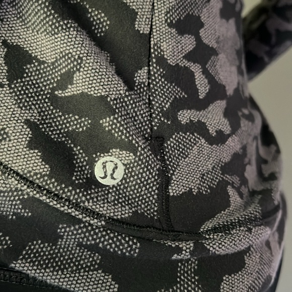 Lululemon - Picture 6 of 10